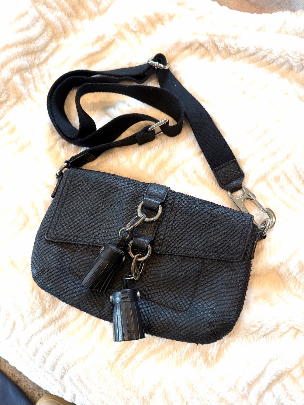 L. A. M. B. By Gwen Stefani 100% Leather Crossbody Purse w Tassles. Snake like
